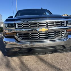 2017 Chevy Silverado V8  5.3 Very Nice Truck 