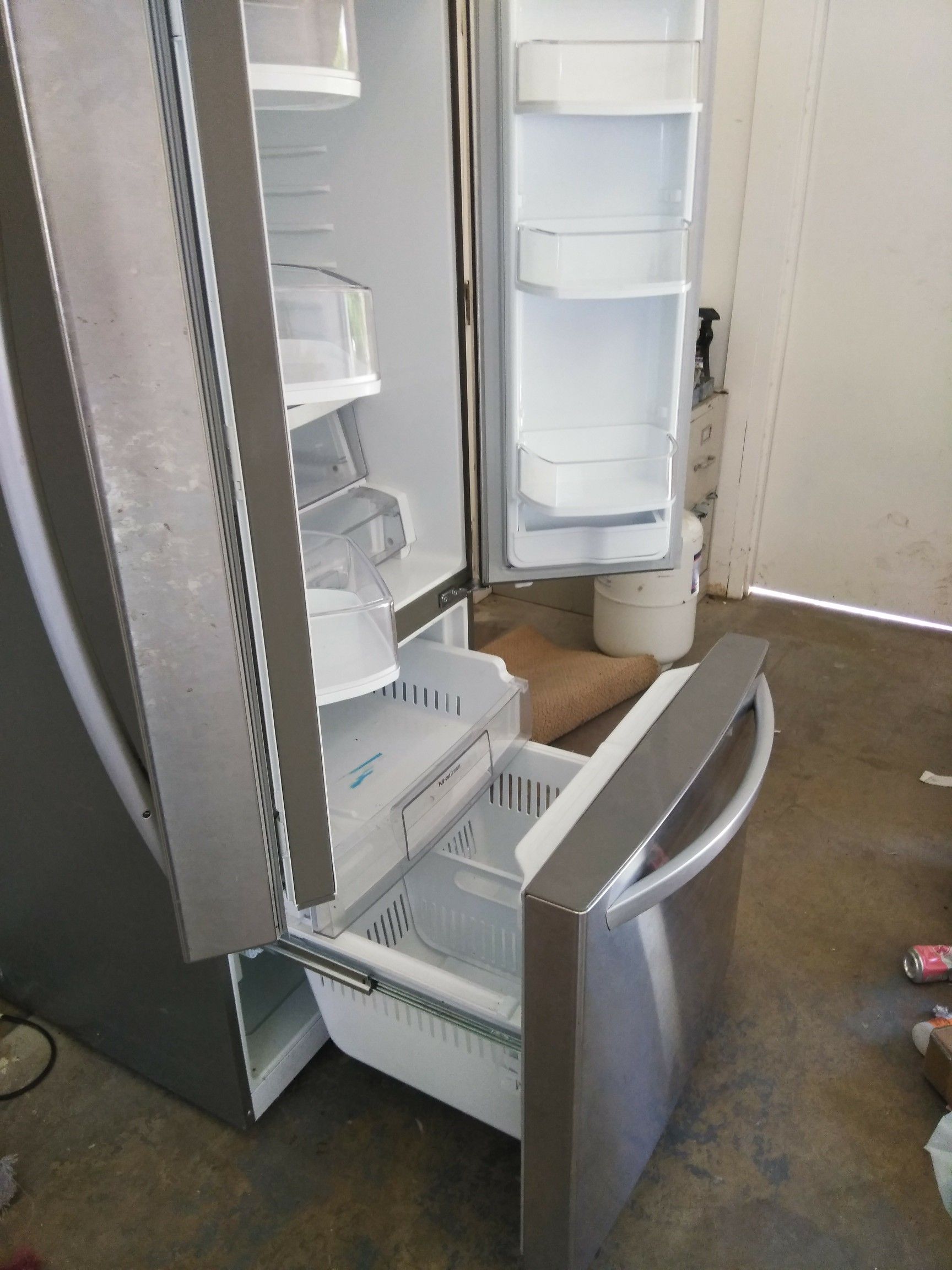 Refrigerator LG LFCS22520S for Sale in Turlock, CA OfferUp