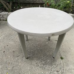 Plastic table
