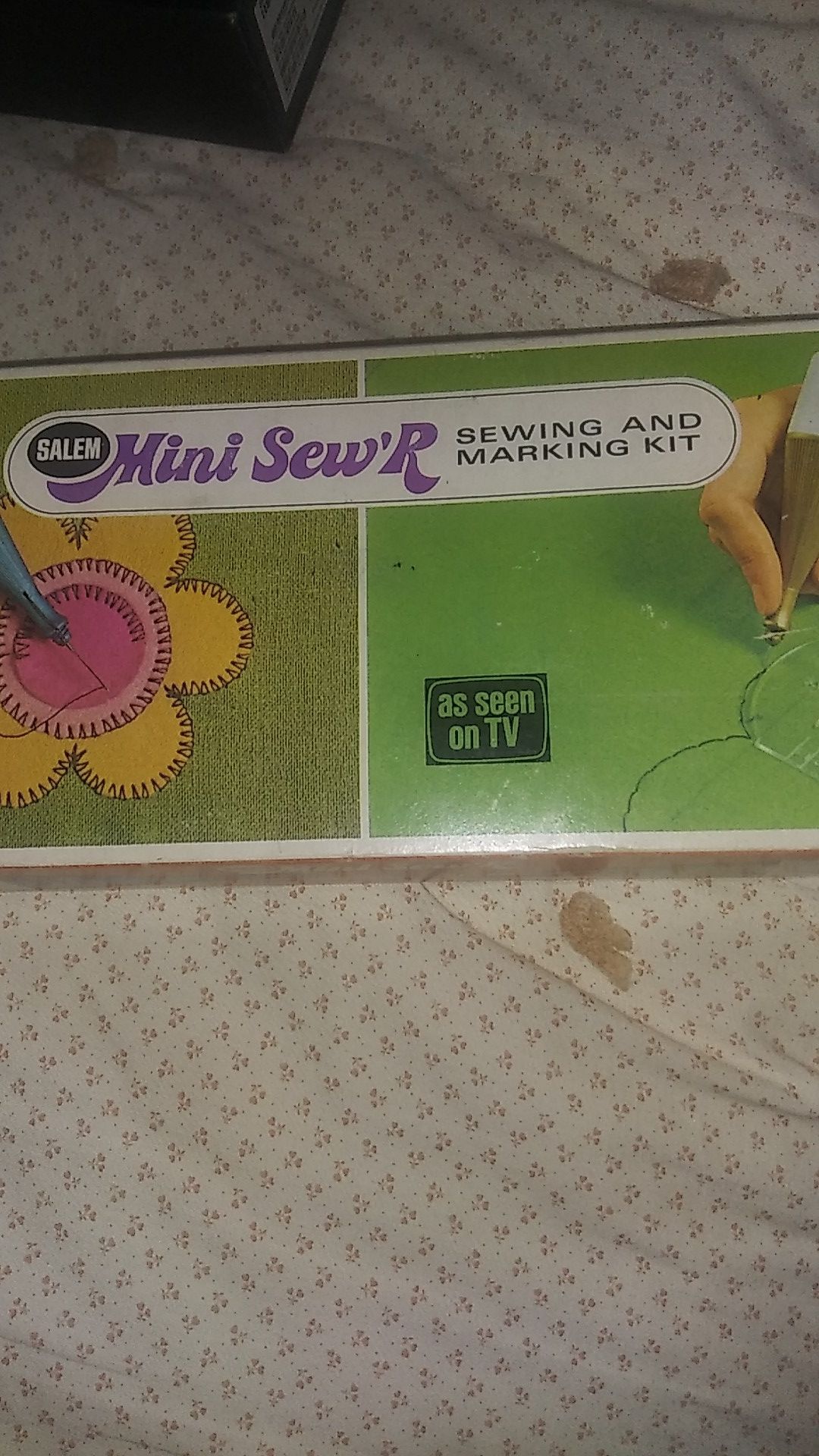 Mini sewing kit