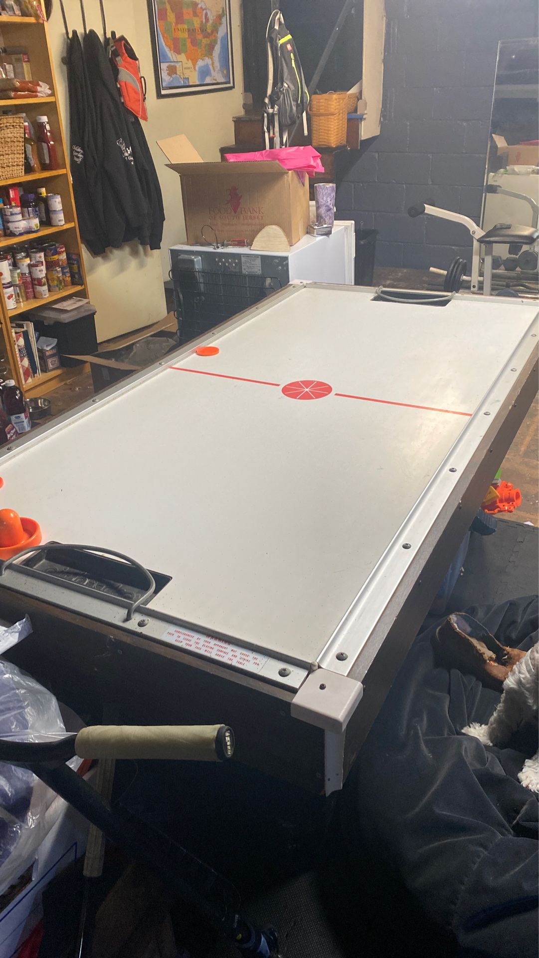 Air hockey table