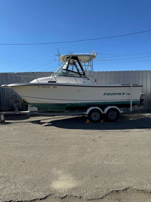 2004 Bayliner Trophy Pro 2352 WA