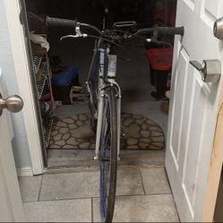 SE Bikes Draft City Bike 700C White Blue Flat Bar 1 Speed Steel Adjustable Seat