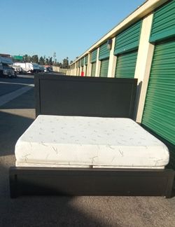 KING BED FRAME WITH BOX AND MATTRESS