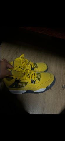 Jordan 4 Retro "Lighting"  size 3 kids