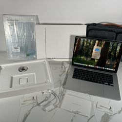 15” MacBook Air 2024 M3 Like New With AppleCare+, Software And Accessories! 