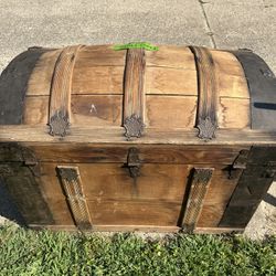 Early 1900’s Chest