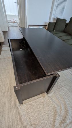 Coffee table with storage lifting top