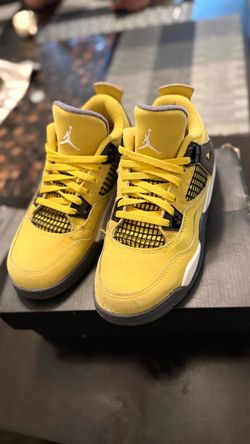 Jordan 4 Retro 'Lightning'  Size 1.5Y