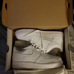 *NEW* NIKE AIRFORCE1 SIZE 11 $60