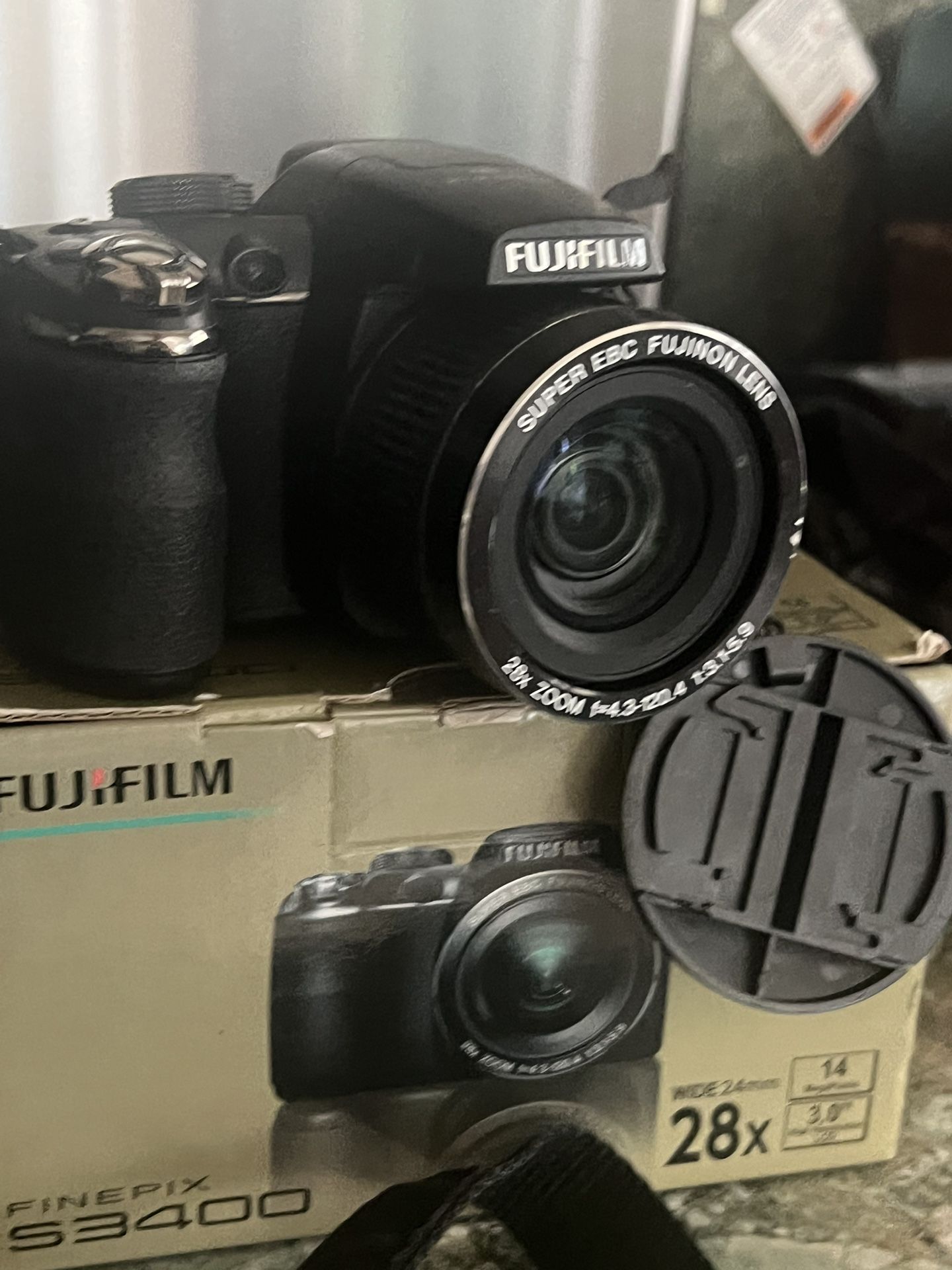 Like New . Fujifilm Fine pic S3400 Camera