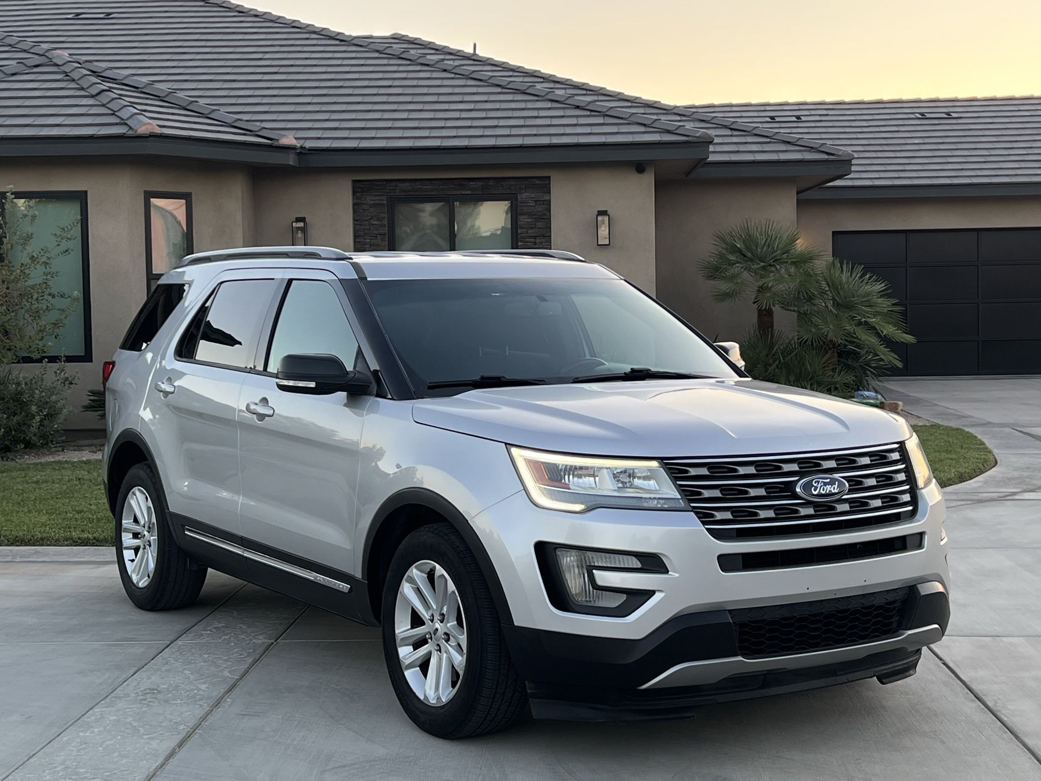 2017 Ford Explorer XLT CLEAN TITLE 