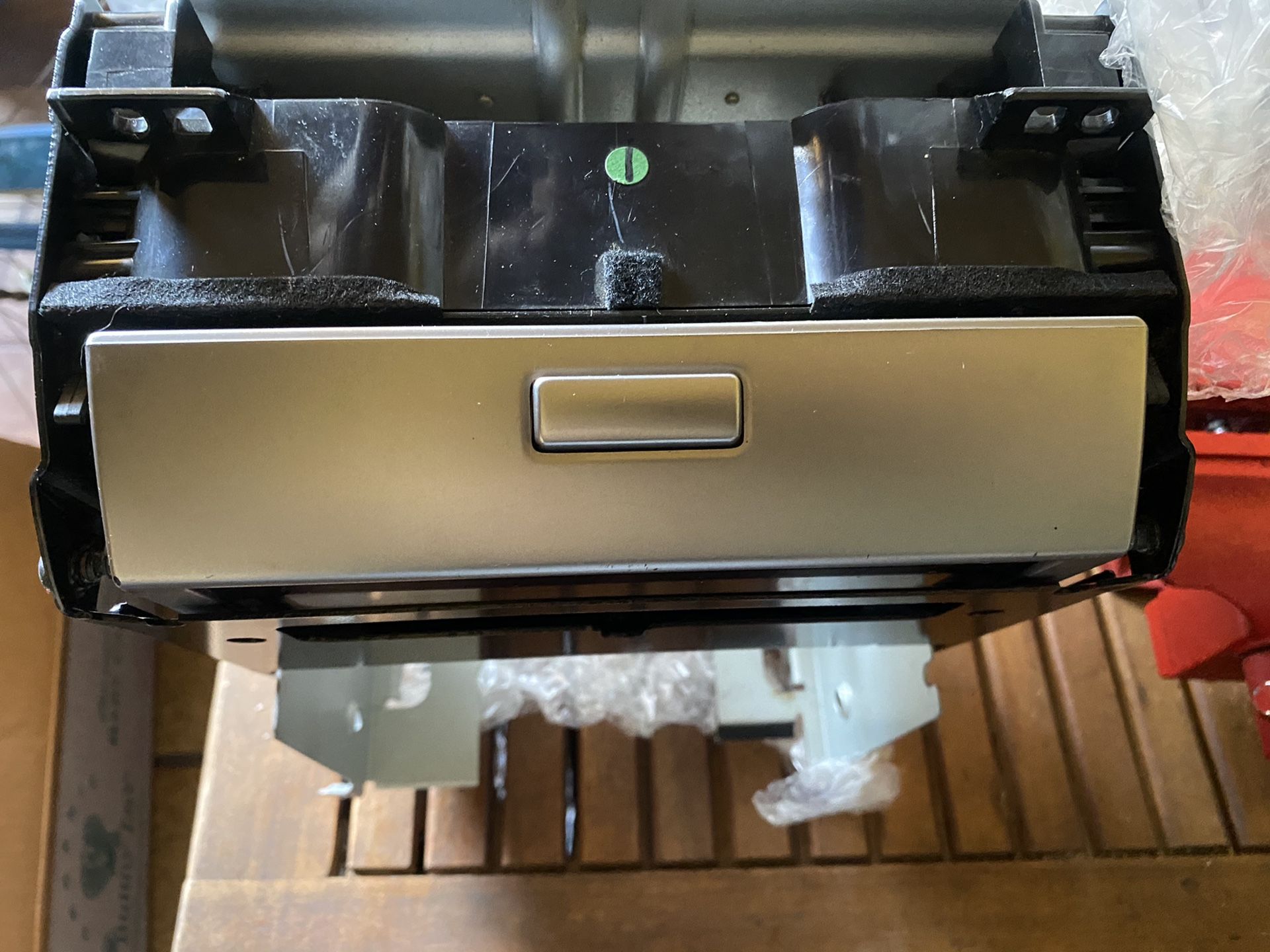 G35 Sedan Navigation Screen/Unit. One touch pop up screen works great, NO ISSUES. 2005 INFINITI G35 !