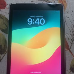 Apple iPad 6th Generation 32GB Unlocked Like New!