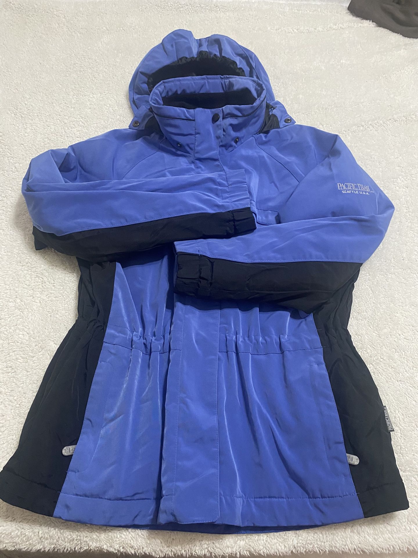 Women’s Med/LG $25.00 Snow Jacket 