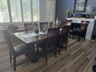 Dining Table With 2 Bar Stools