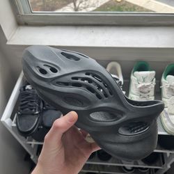 Yeezy Foamrunner Onyx 9