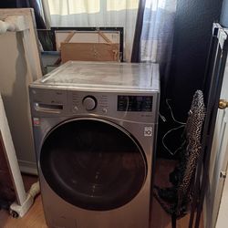 LG Electric washing machine and gas dryer in excellent condition