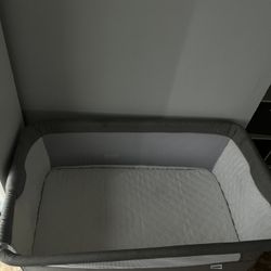 Bassinet Like New 