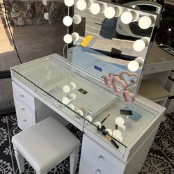 2 PC Vanity Set $2058