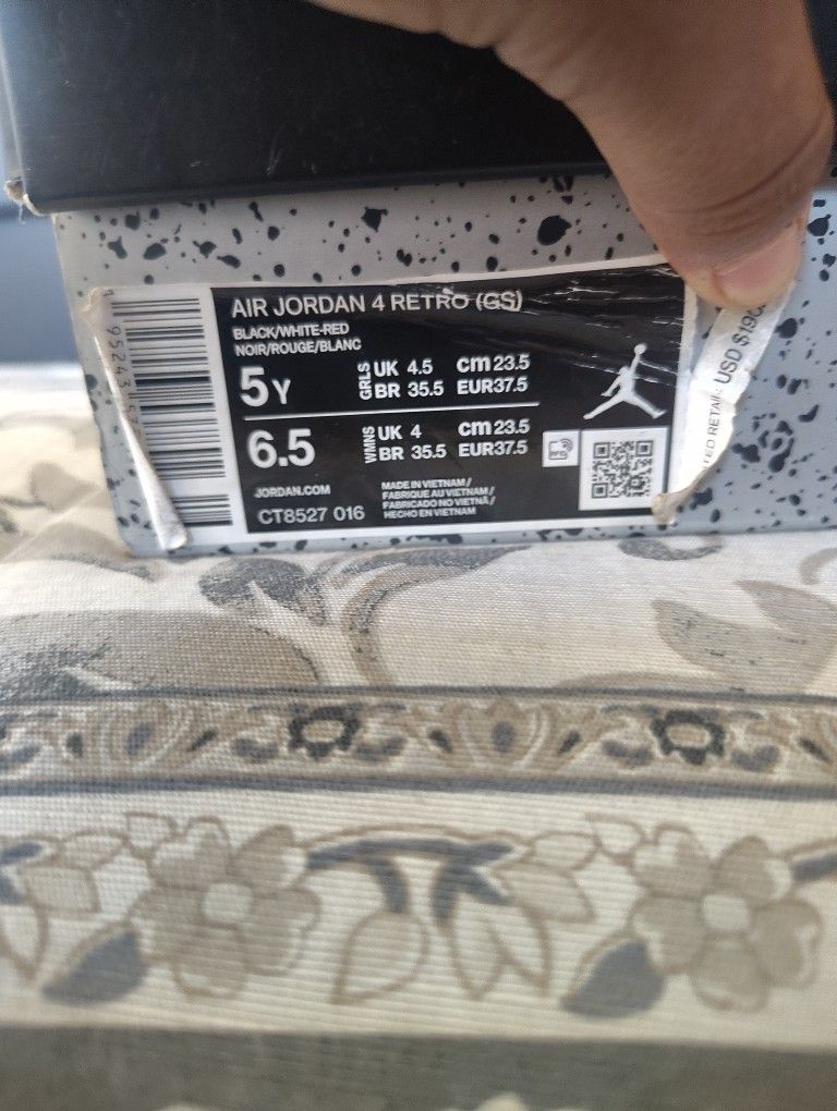 Air Jordan 4 Retro