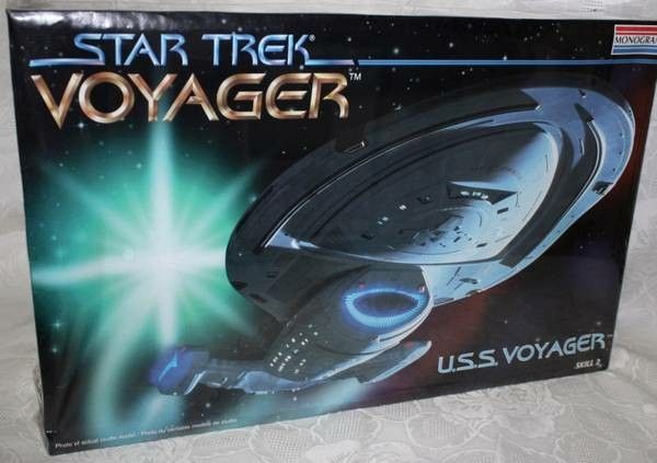 MONOGRAM STAR TREK USS VOYAGER SPACEGRAFT MODEL KIT # 3604 NEW IN BOX