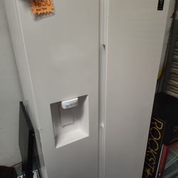 Samsung 27.4 Cubic Feet Side By Side Refrigerator With Ice Maker Water And Ice Dispenser