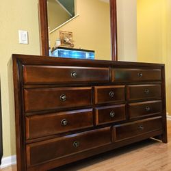 Clean and Nice Brown 10 Drawer Dresser  + Mirror. 