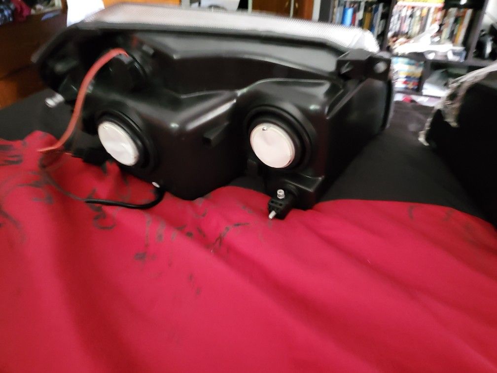 Dodge magnum headlights 2005 to 2007