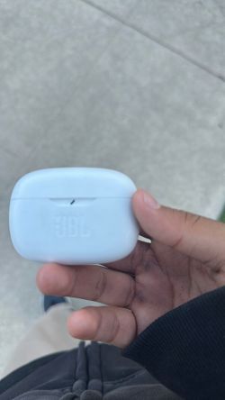 JBL used once never wear again didn’t fit my ear