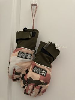 DC shoes Women’s Camo And Pink Ski Gloves