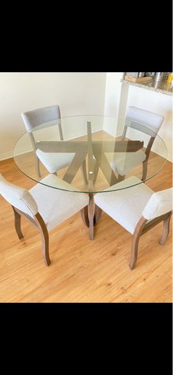 Steve Silver Co. Wade 5-Piece Glass Top Gray/Mocha Dining Set Excellent Condition