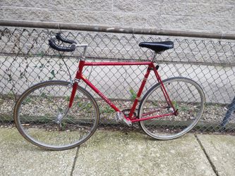 Bright red Schwinn single speed road bike w bullhorn and freewheel