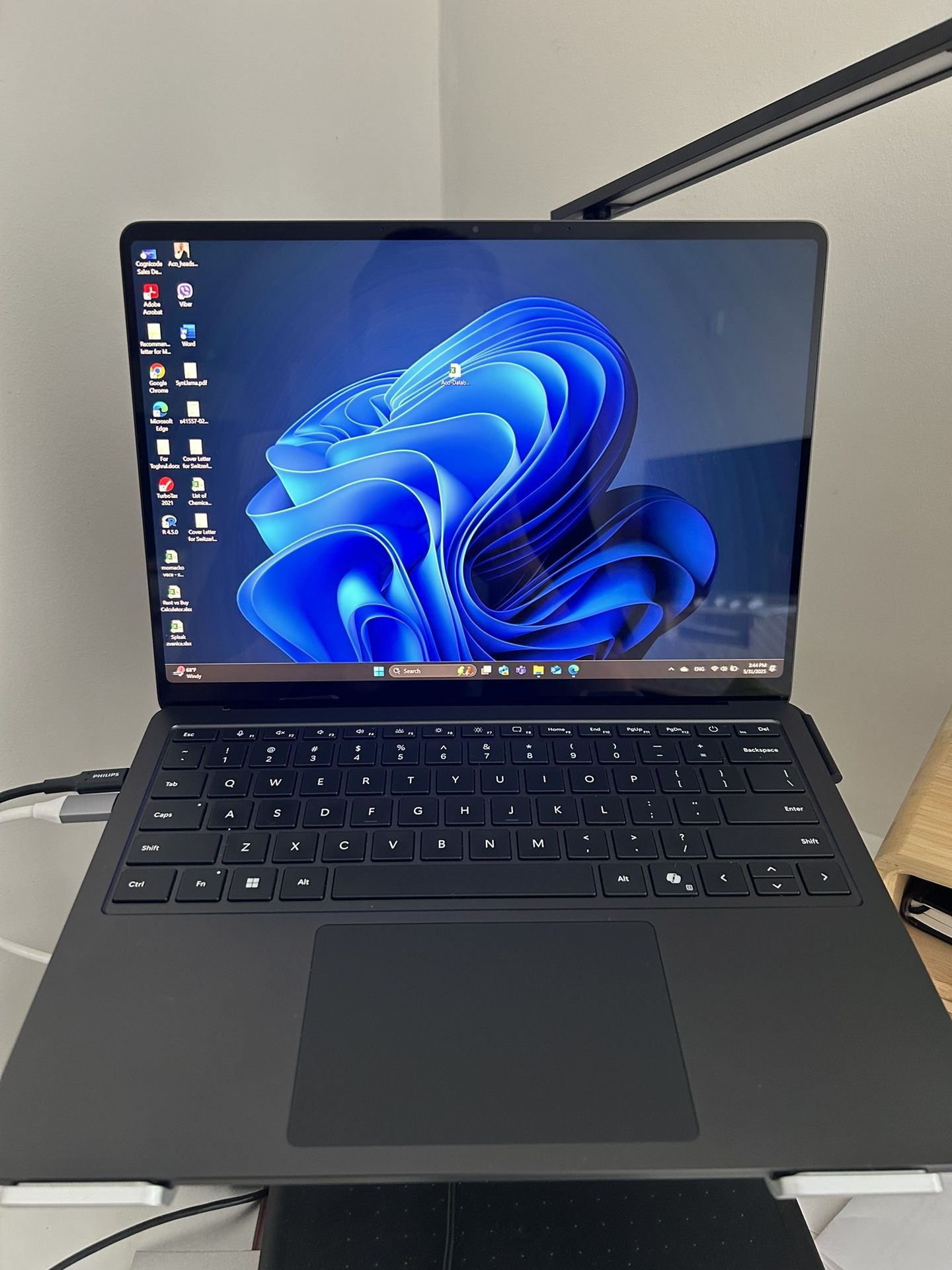 Microsoft - Surface Laptop - Copilot+ PC - 13.8" TouchScreen - Snapdragon X Plus - 16GB Memory - 512GB SSD (7th Edition) - G