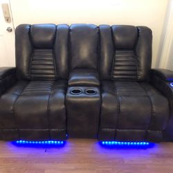 Luxury Style Leather loveseat / sofa / couch Power Recliners With adjustable headrest very Comfortable In Excellent Condition No Rips No Stains like N