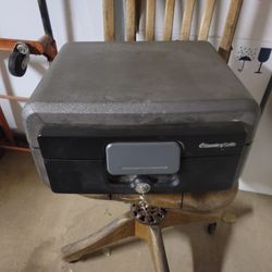 Brand New Sentry Fireproof Safe Medium Size $40 Firm Pickup In Riverbank 