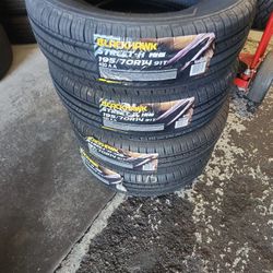 BLACKHAWK TIRE SET 