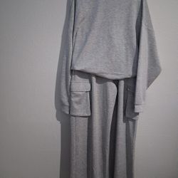 Scubaknit grey Pants set Cargo pants and sweatshirt size XXL.  (AF)