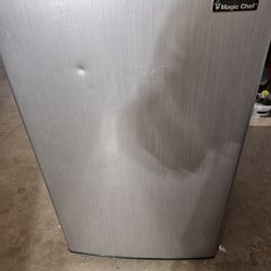 Mini Fridge/Magic Chef