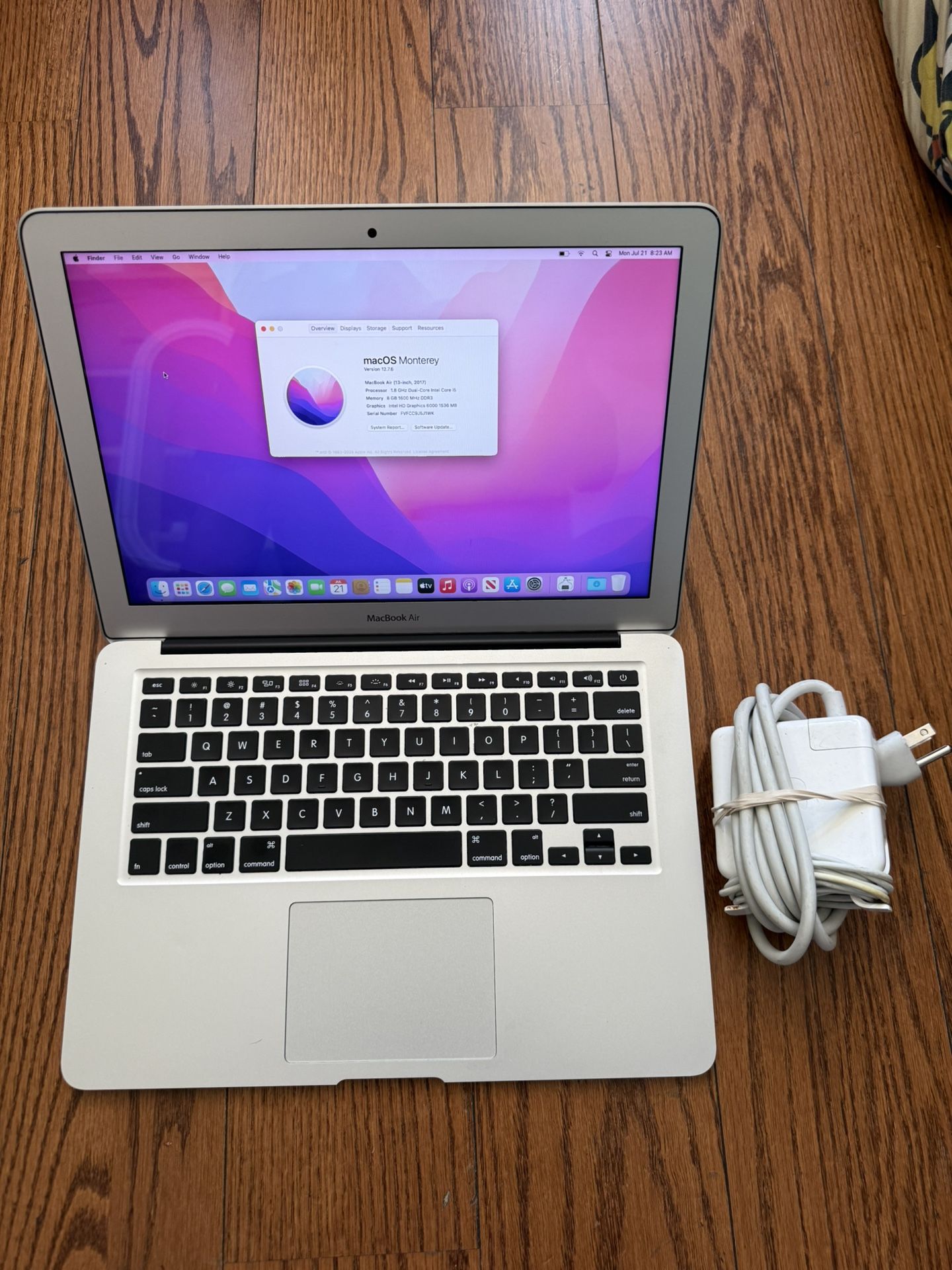 MacBook Air 13” 2017/8GB RAM/128GB SSD/Fully Functional/Apple charger/Good Battery Cycle.