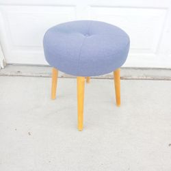 17" Stool. 