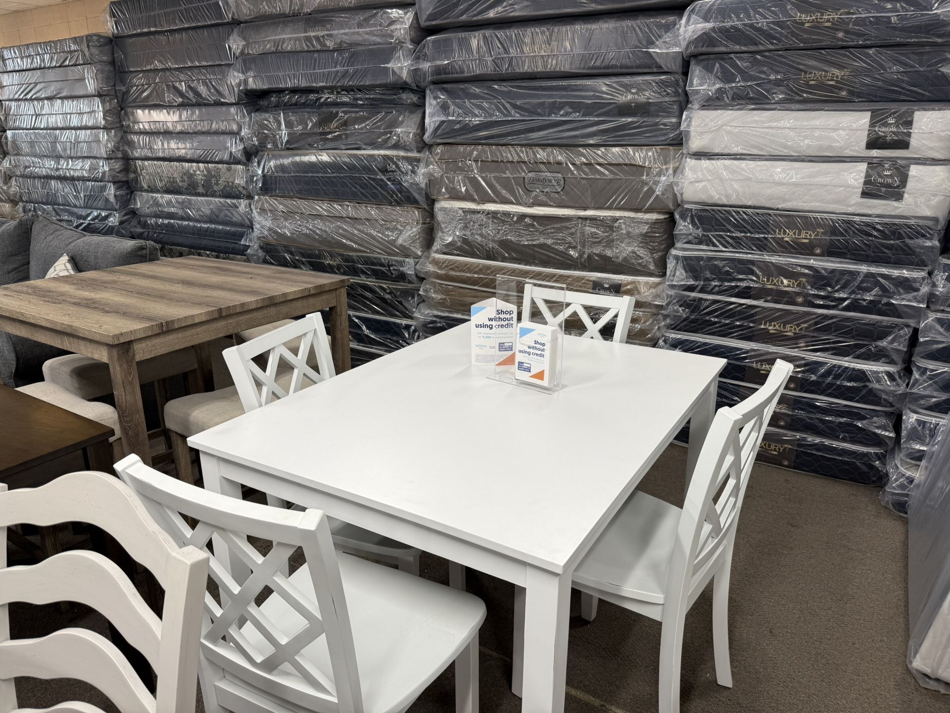 NEW DINNER TABLE AND CHAIRS 