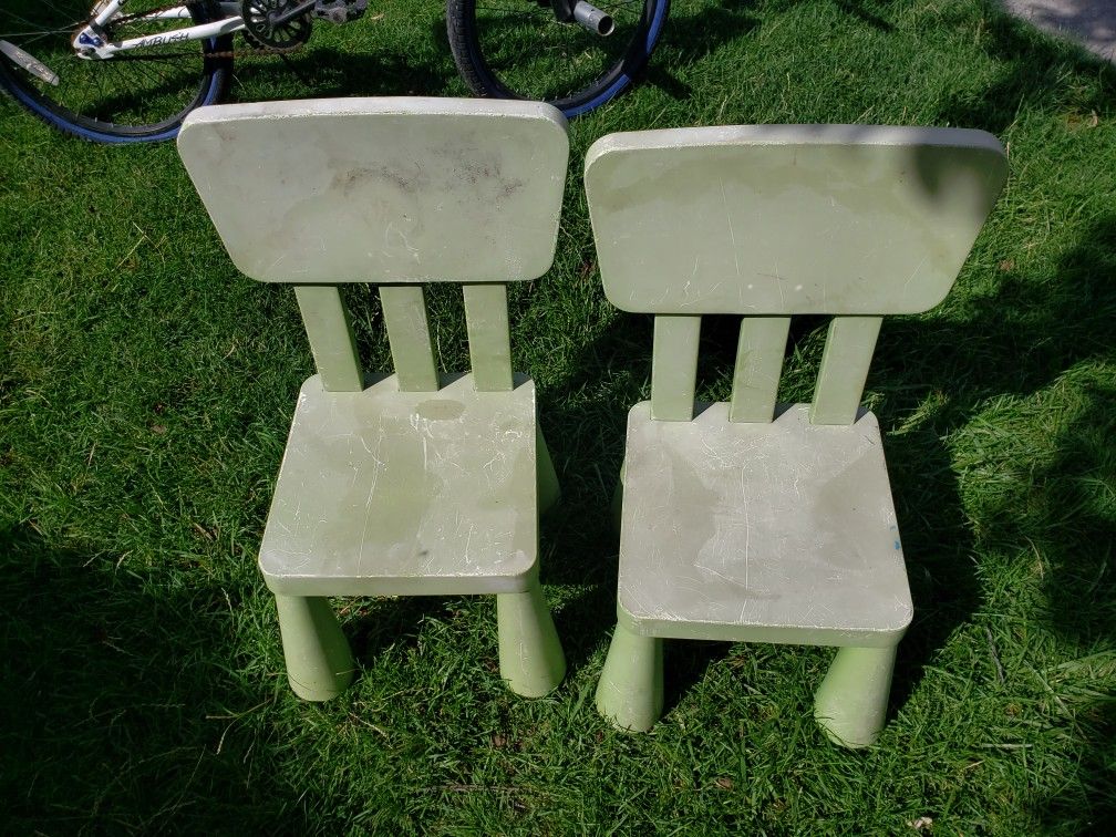 Plastic play chairs