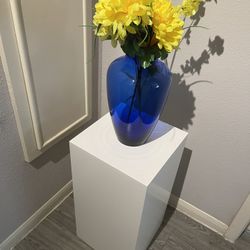 White Art Display Pedestal, 12 X 12 X 24“ High, Heavy Duty, Weight Capacity Of 200 Pounds