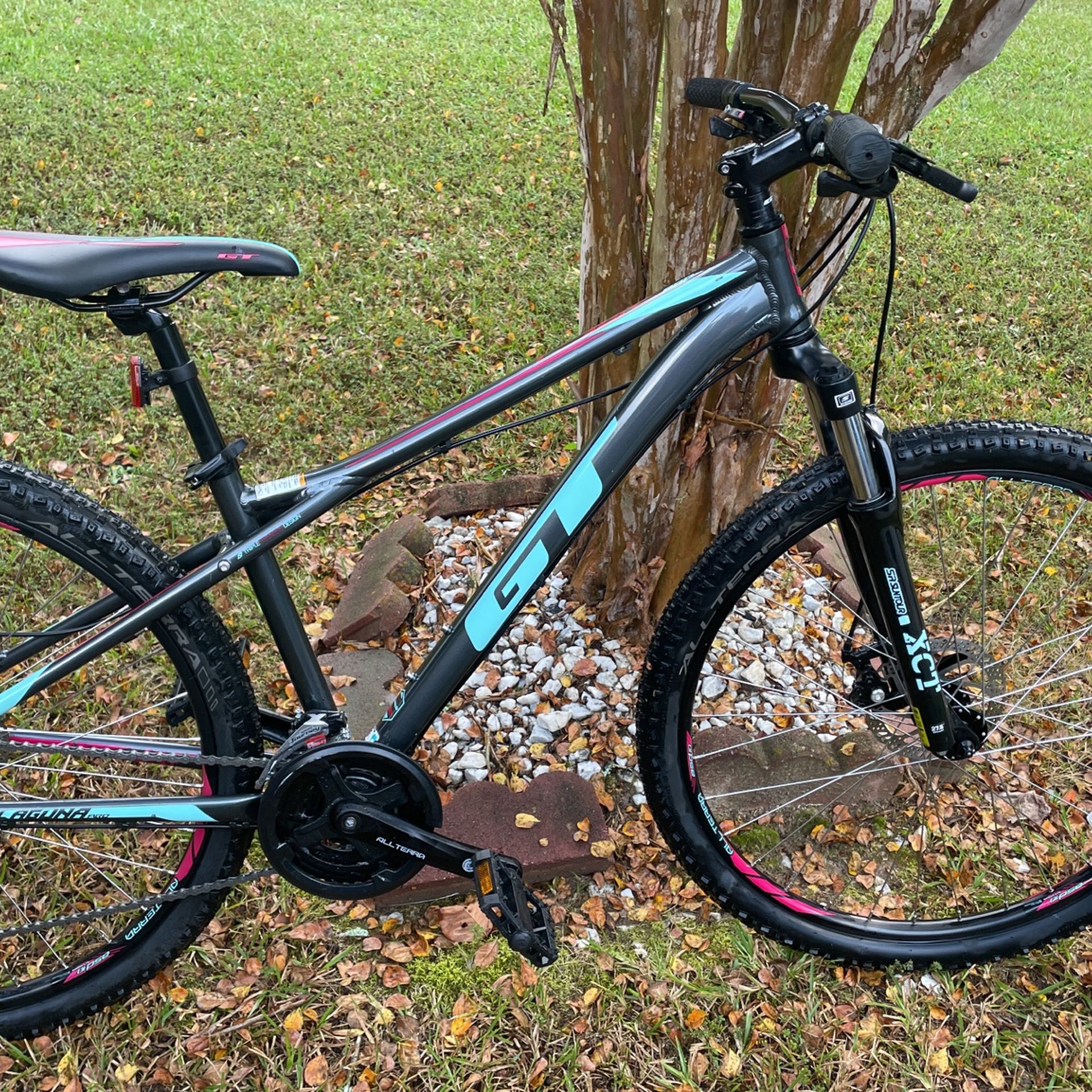 Ladies 27.5 GT Laguna Pro Mtn Bike