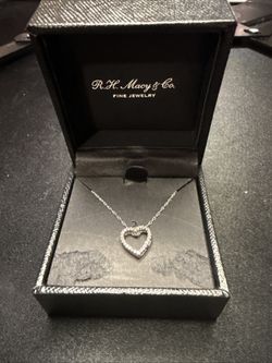 14 Karat White Gold Diamond Heart Necklace Pendant 18" Chain