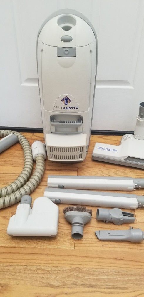 New Cond ELECTROLUX GARDIAN VACUUM WORKS EXCELLENT , IN The BOX