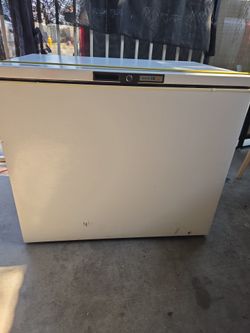 Kenmore chest freezer 8,5oz,140psi,241grams good condition work
