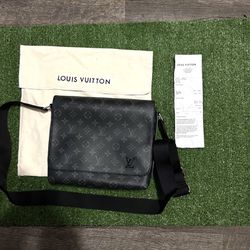 Louis Vuitton District PM Messanger Bag