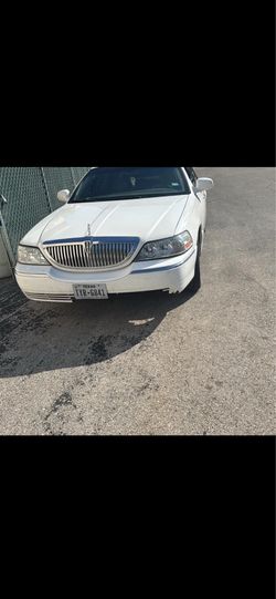 2005 Lincoln town car